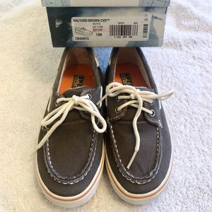 New Sperry Top-Sider Halyard Brown CVS shoes 12m